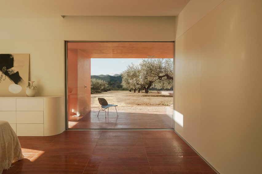 La Casa de los Olivos in Valencia by Balzar Arquitectos