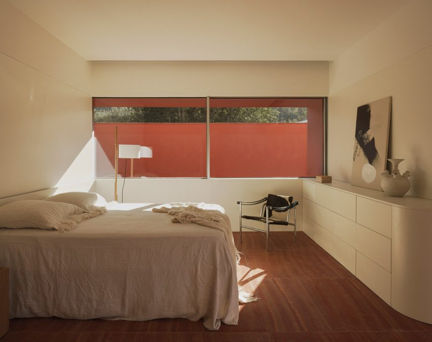 La Casa de los Olivos in Valencia by Balzar Arquitectos