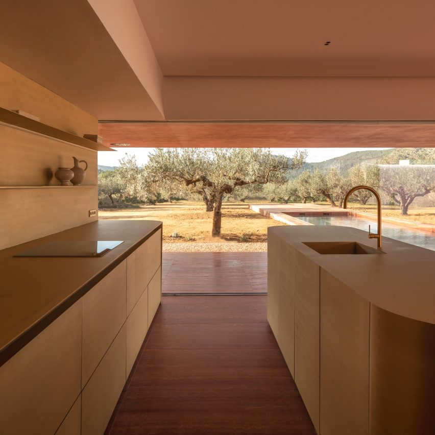 La Casa de los Olivos in Valencia by Balzar Arquitectos