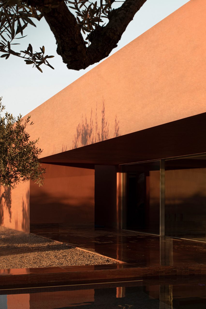 La Casa de los Olivos in Valencia by Balzar Arquitectos