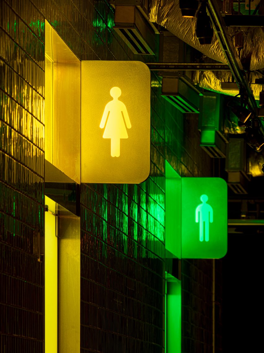 Marunouchi toilets by I IN