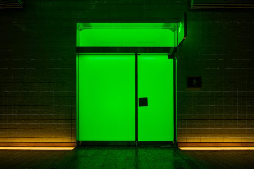 Marunouchi toilets by I IN