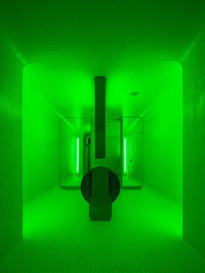 Green bathroom interior in Tokyo by I IN