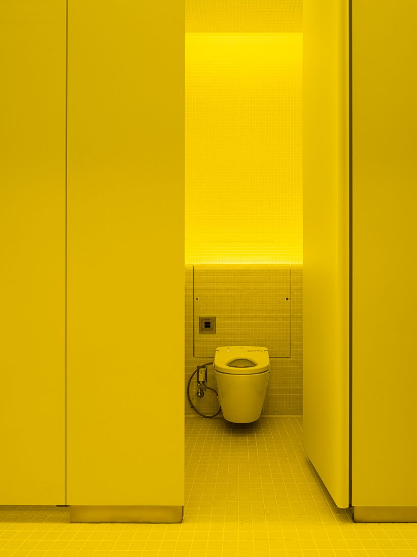 Marunouchi toilets by I IN