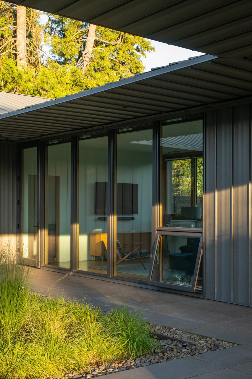 Meadow House by Waechter Architecture