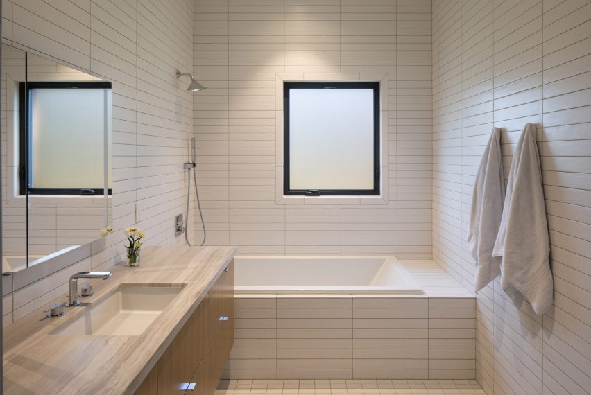 Meadow House by Waechter Architecture