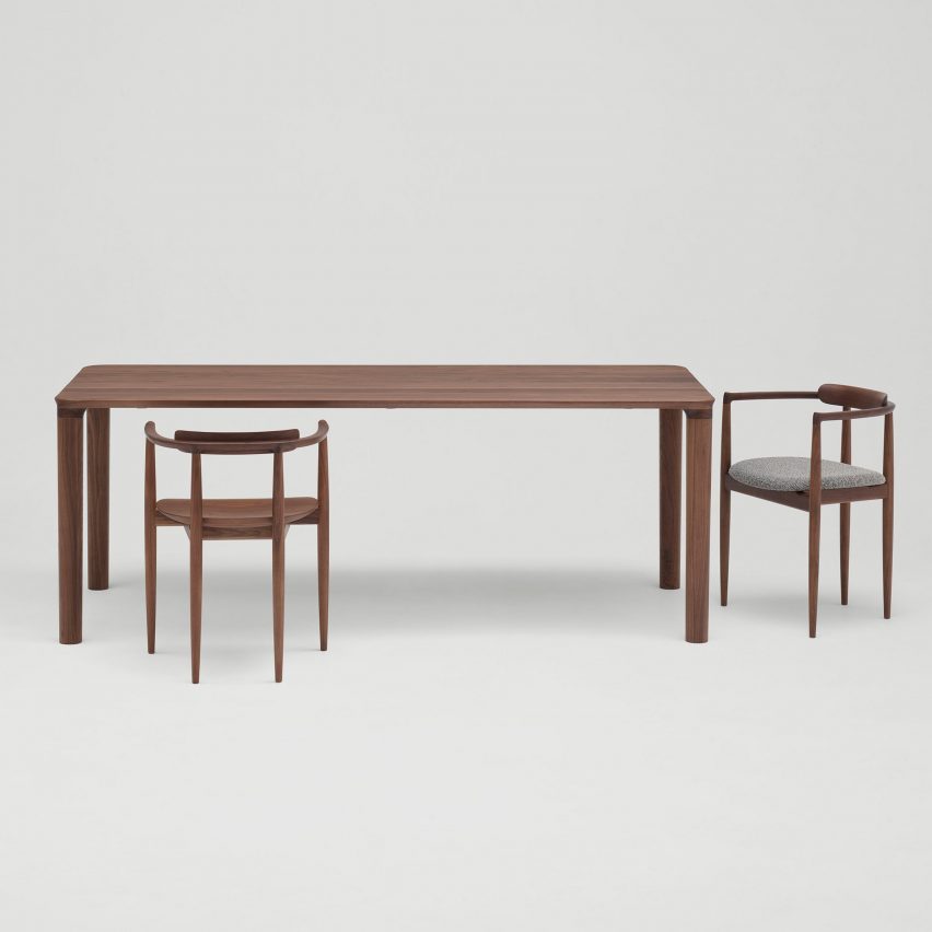 Dark wood Maiu table by Koyori with two armchairs
