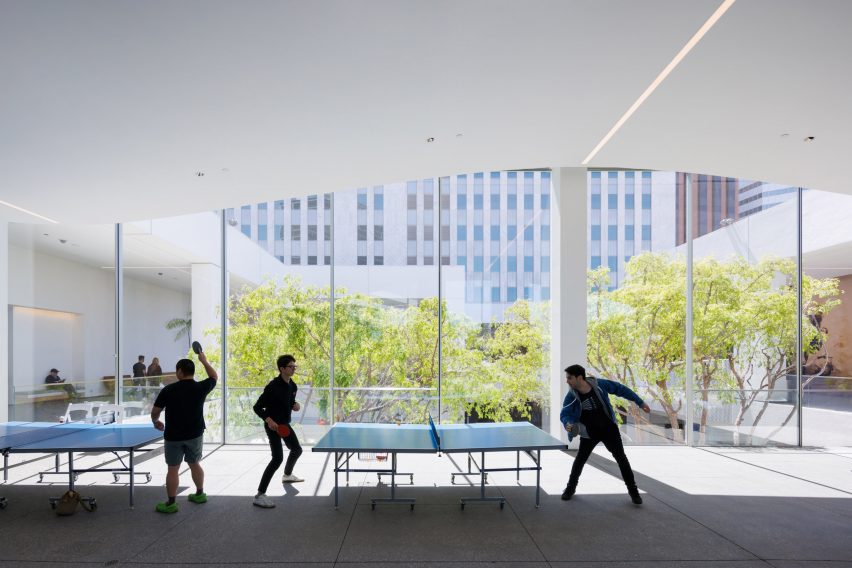 People playing table tennis at the Hammer Museum in Los Angeles by Michael Maltzan Architects