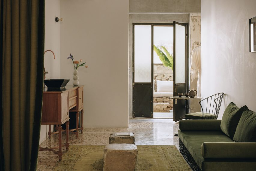 Guest room at Mona Athens