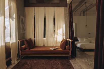 Guest room at Mona Athens
