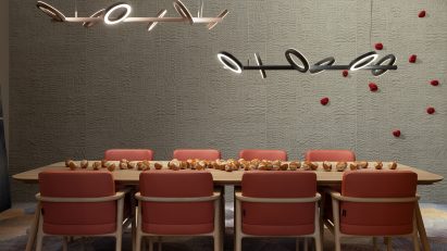 IDEO designs Pallana suspension lamp with adjustable ring lights for Moooi