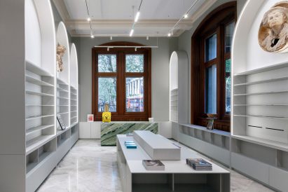 Overview of retail space by Alex Cochrane Architects