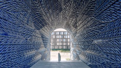 New Delft Blue 3D-printed ceramics archway by Studio RAP