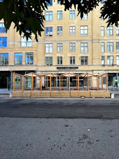 Simò Pizza outdoor dining shelter in New York City