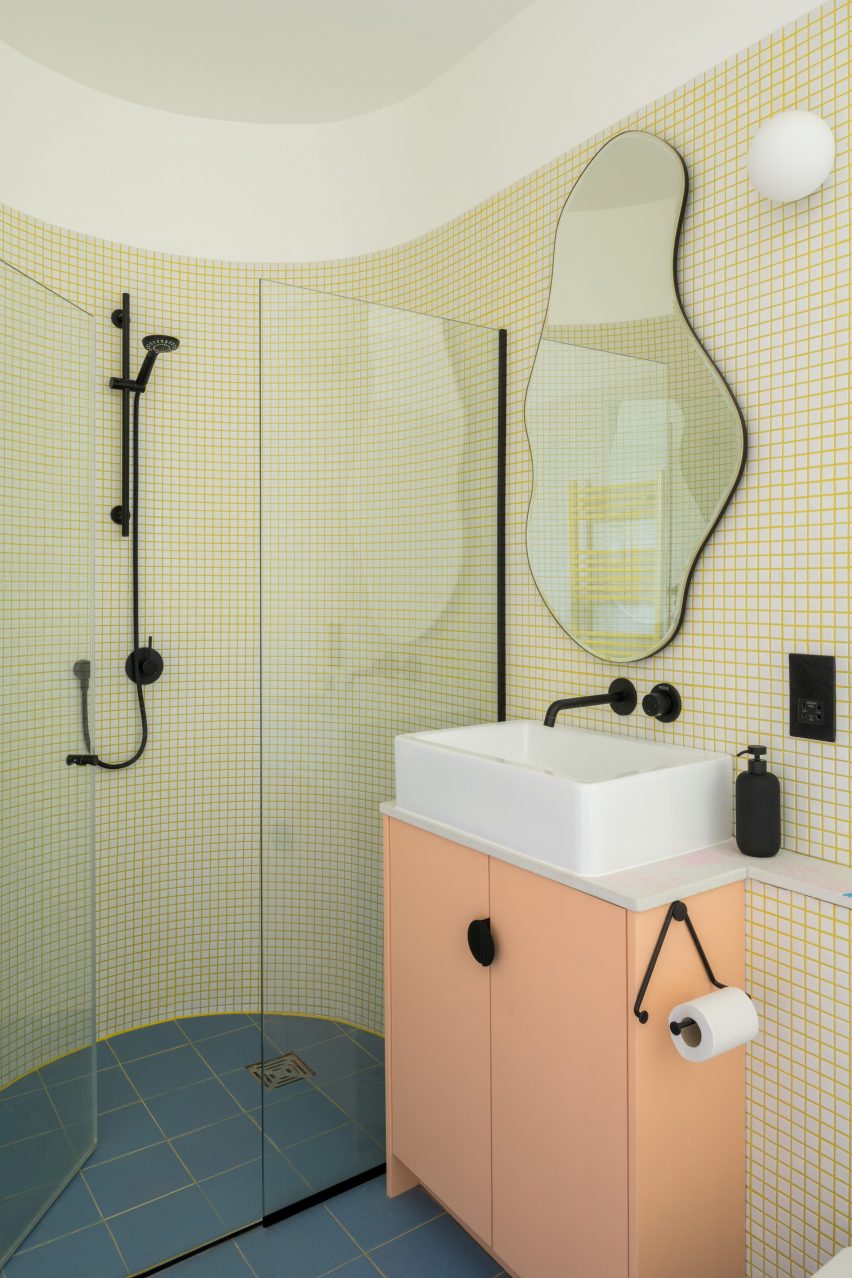 Graphic House by Office S&M