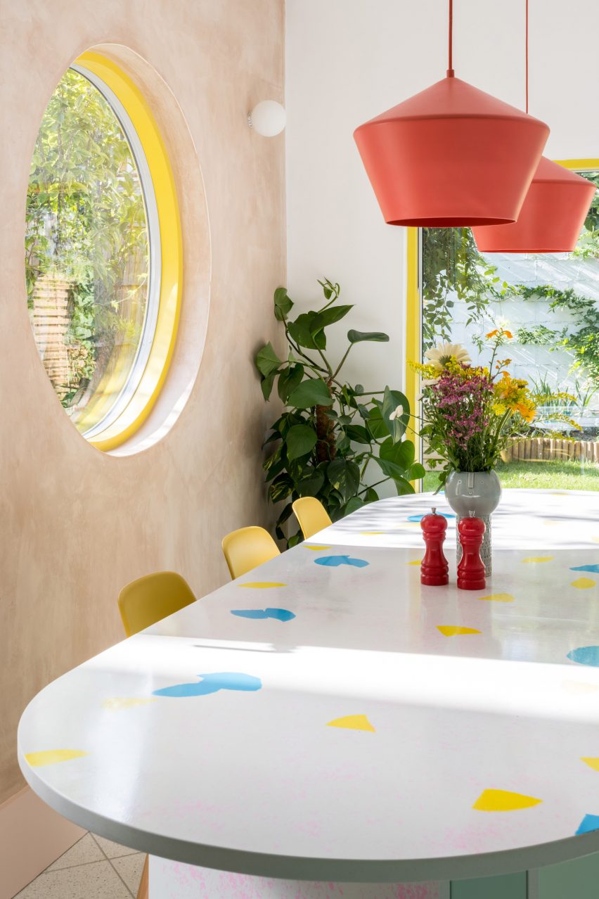 Graphic House by Office S&M