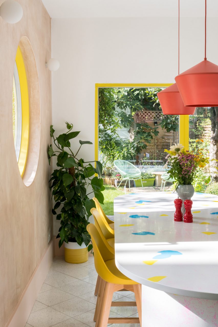 Graphic House by Office S&M