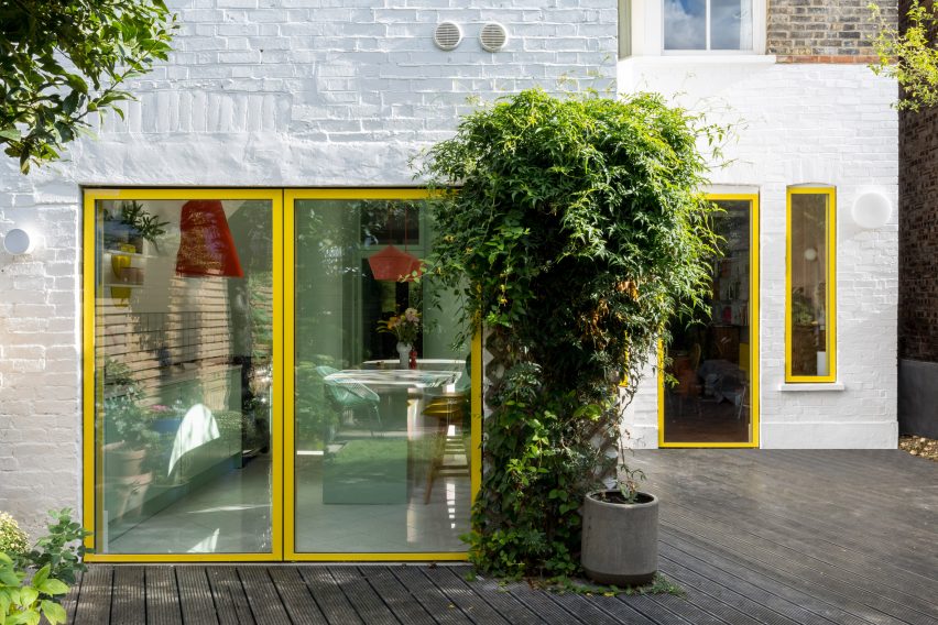 Graphic House by Office S&M