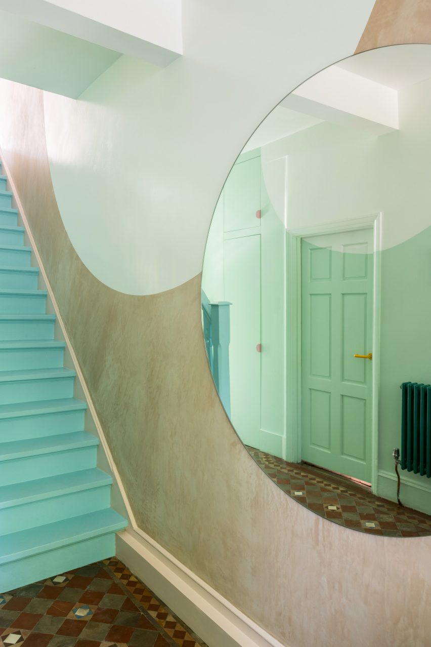 Graphic House by Office S&M