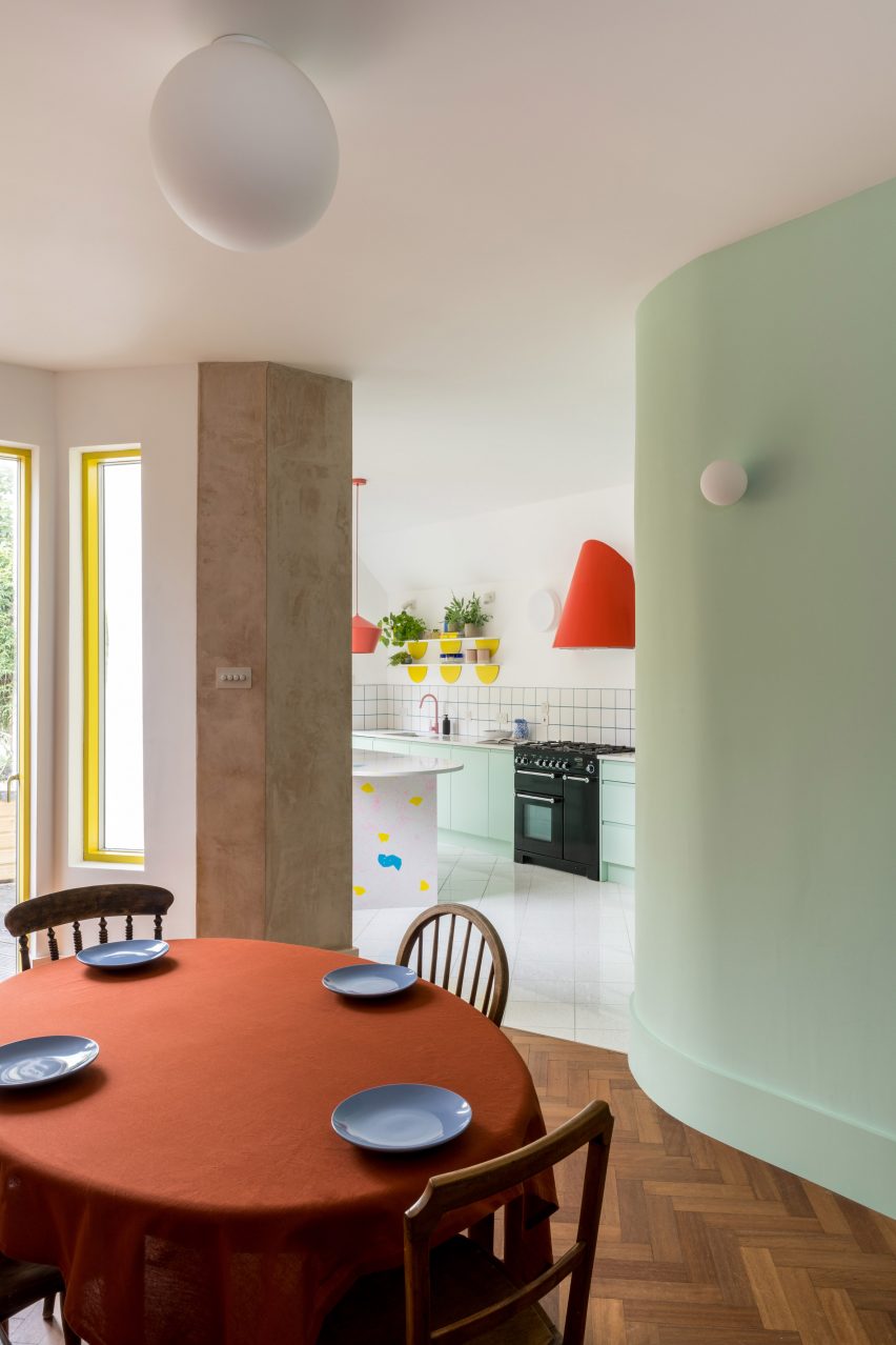 Graphic House by Office S&M