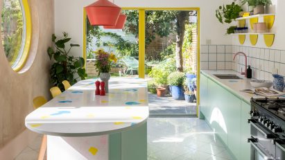 Graphic House by Office S&M