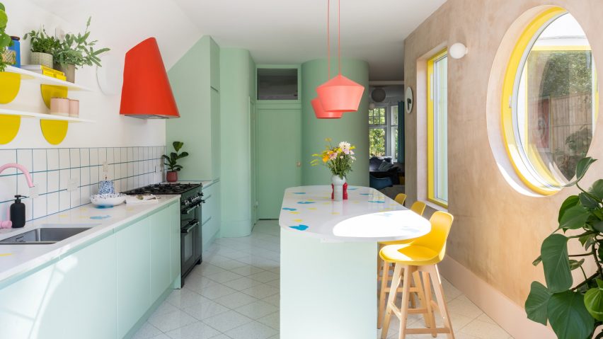 Graphic House by Office S&M