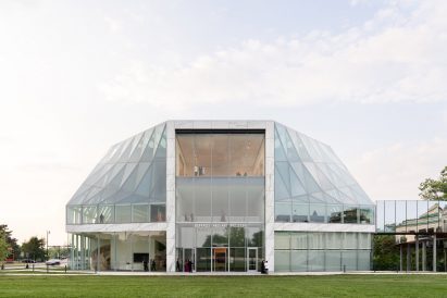 Buffalo AKG museum "plus sign" facade by OMA