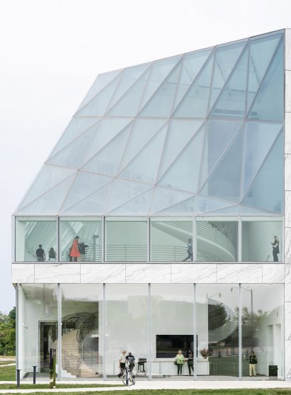 Glass-clad extensino by OMA
