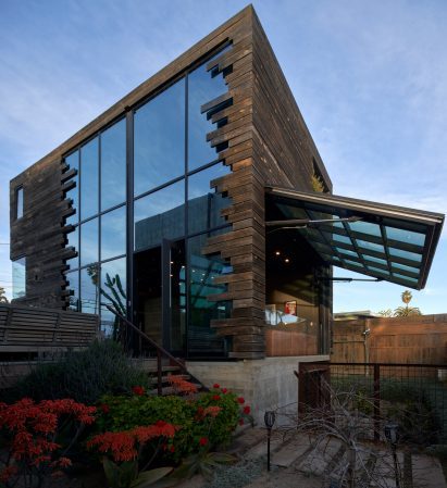 Driftwood-style guesthouse in California