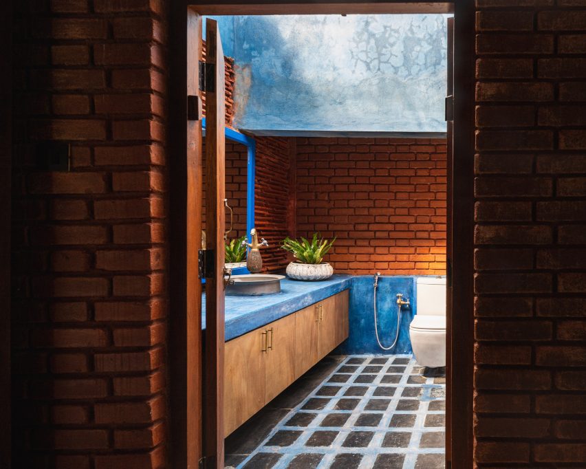 Courtyard house near Chennai by Rain Studio