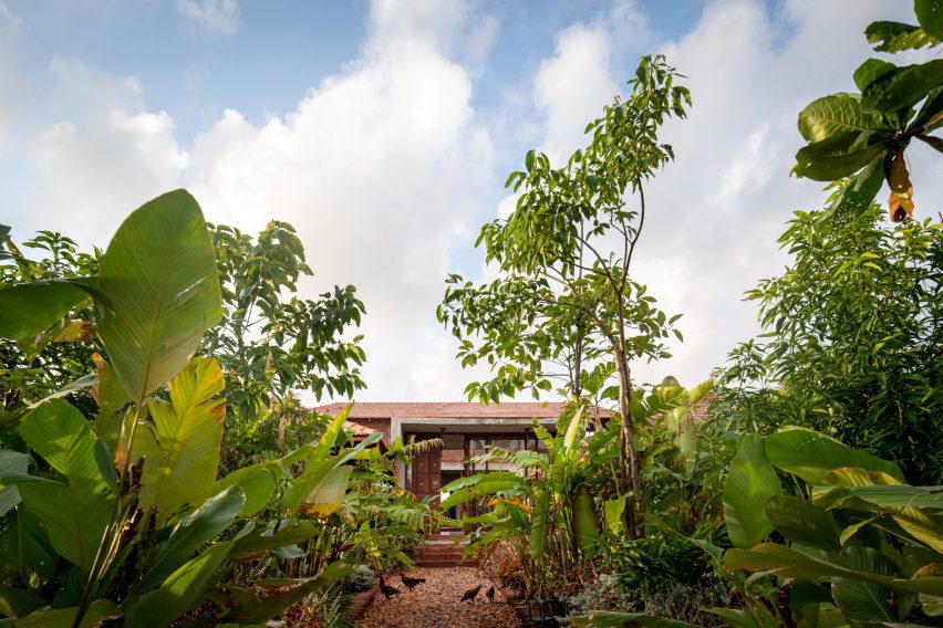 Courtyard house near Chennai by Rain Studio