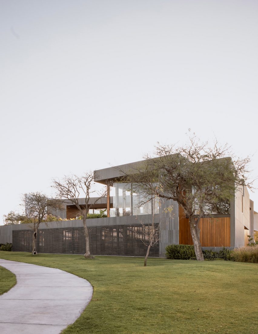 Casa Basaltica by Reims 502
