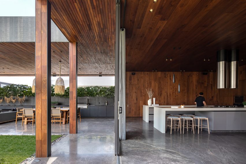 Casa Basaltica by Reims 502