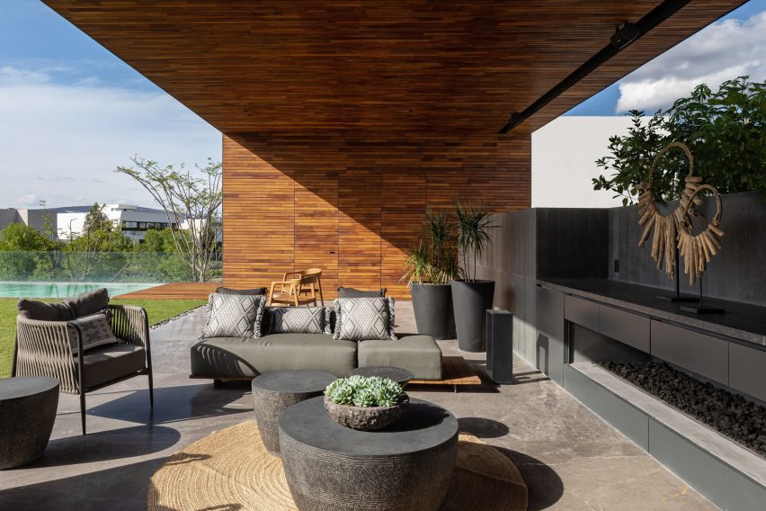 Casa Basaltica by Reims 502