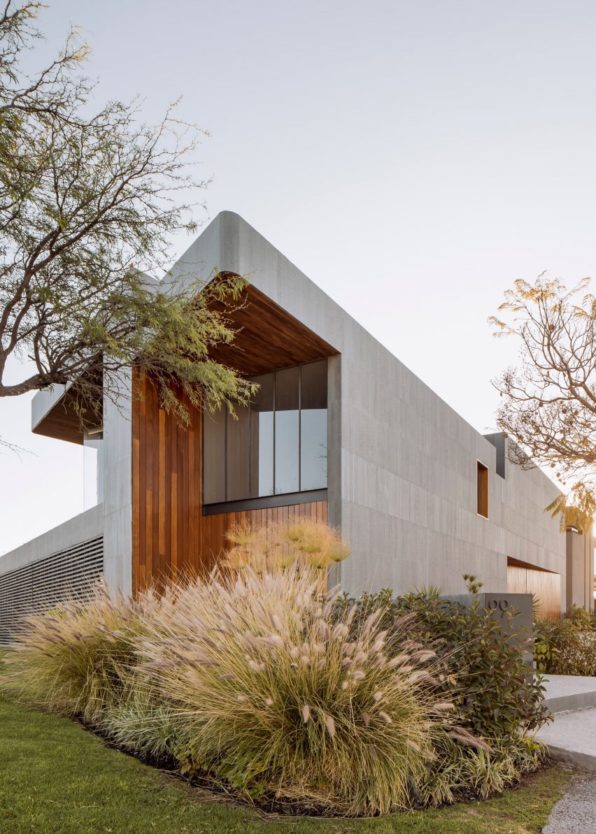 Casa Basaltica by Reims 502