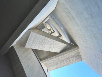 Concrete structure in Yantai by Open Architecture