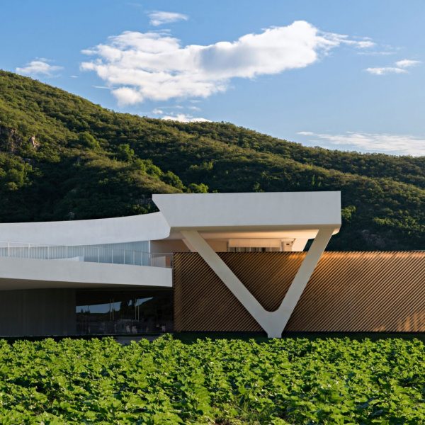 Tiangang arts centre by Syn Architects