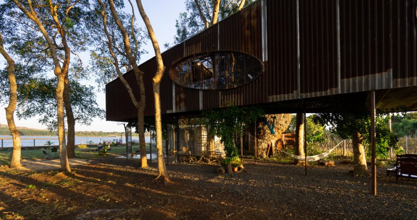 Tree House by the Lake by H.2 Workshop