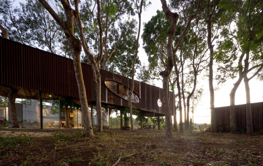 Tree House by the Lake by H.2 Workshop
