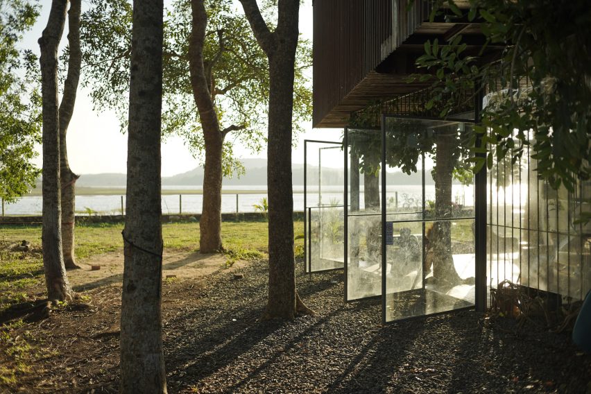 Tree House by the Lake by H.2 Workshop