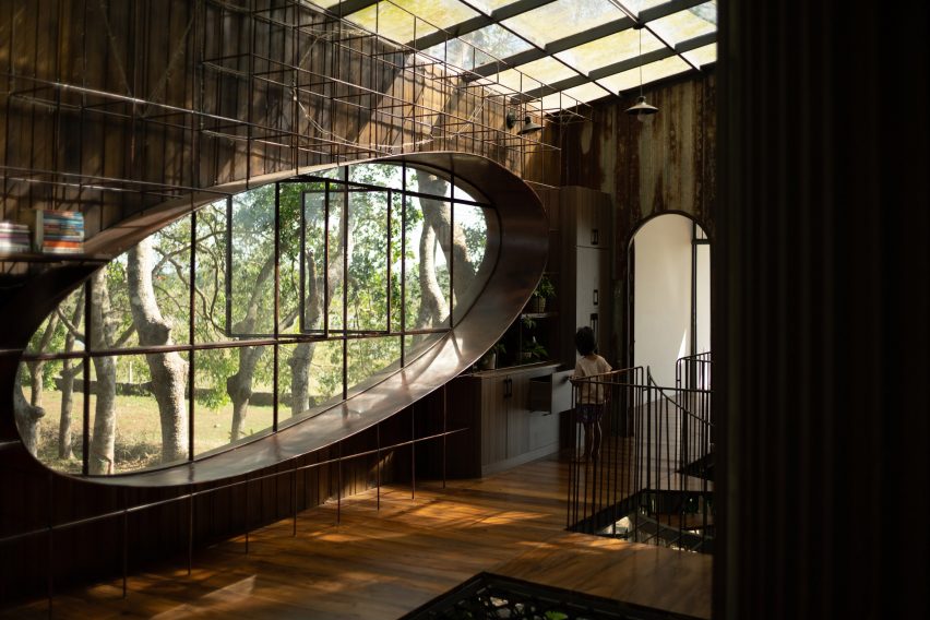 Tree House by the Lake by H.2 Workshop