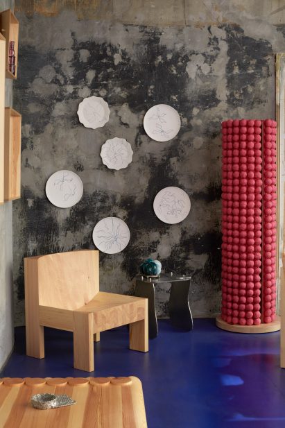 Wooden Vaarnii furniture at Tableau