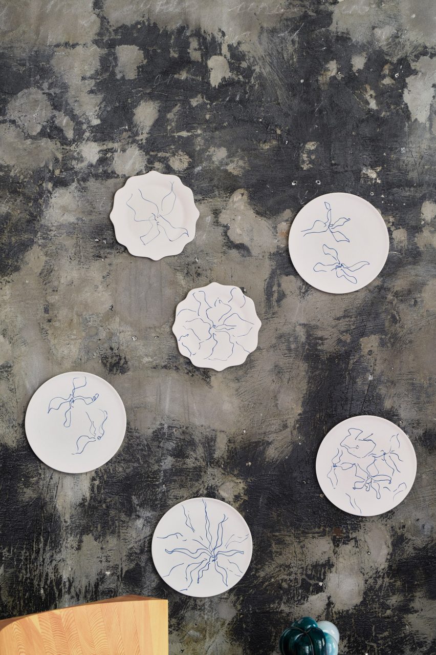 Plates on wall at Tableau