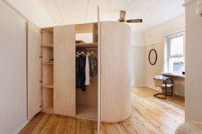 Diagonal wardrobe
