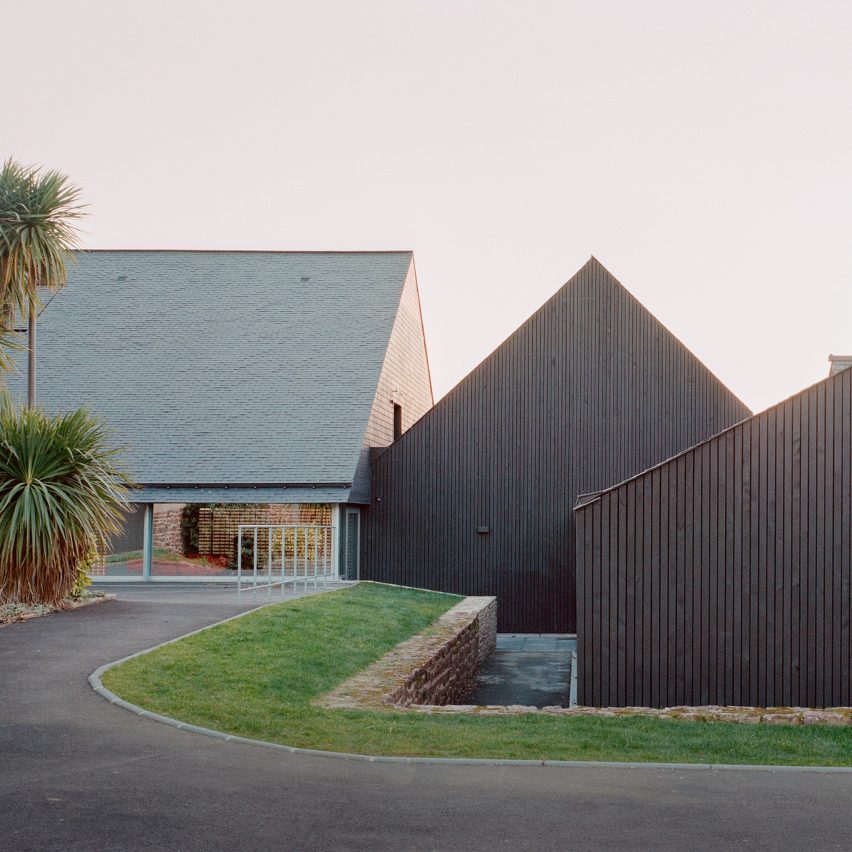 The Renovation of a Public Swimming Pool and Spa in Britanny by Raum