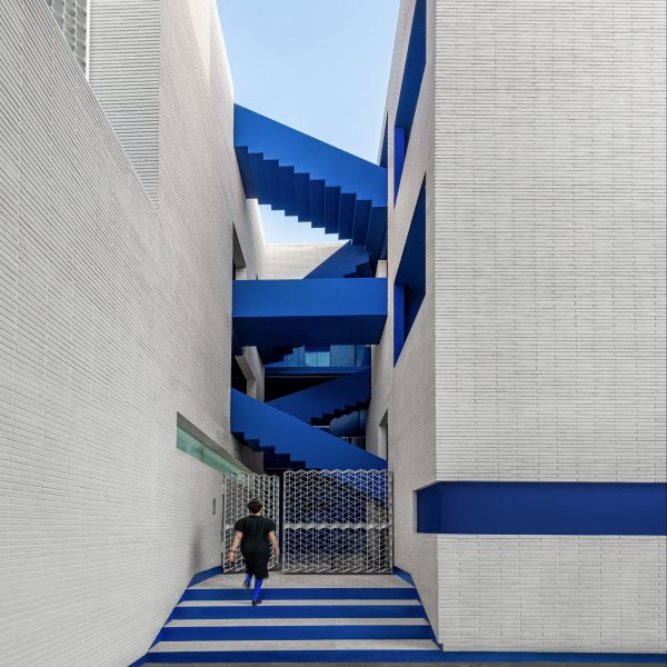The “Packet” Residence by Rooydaad Architects