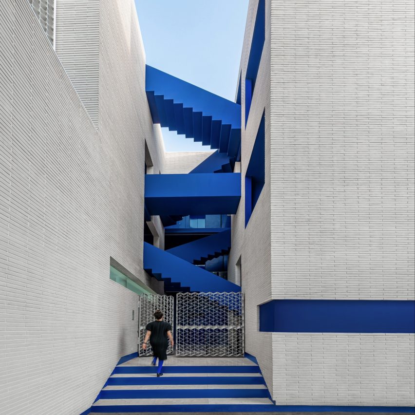 The “Packet” Residence by Rooydaad Architects