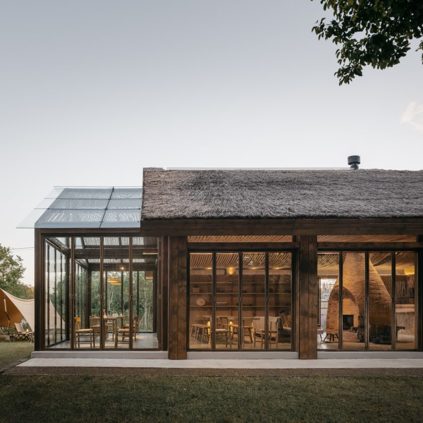 Som Land Hostel by RooMoo