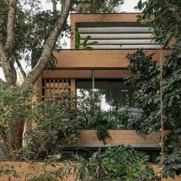 Debris Block House by CollectiveProject