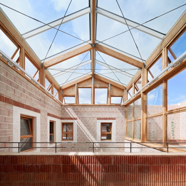24 public dwellings in Platja d'en Bossa by 08014 Arquitectura